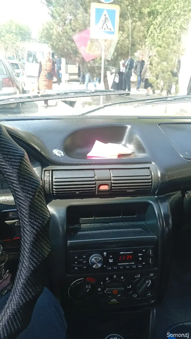 Opel Astra F 1995 · 1.6 MT