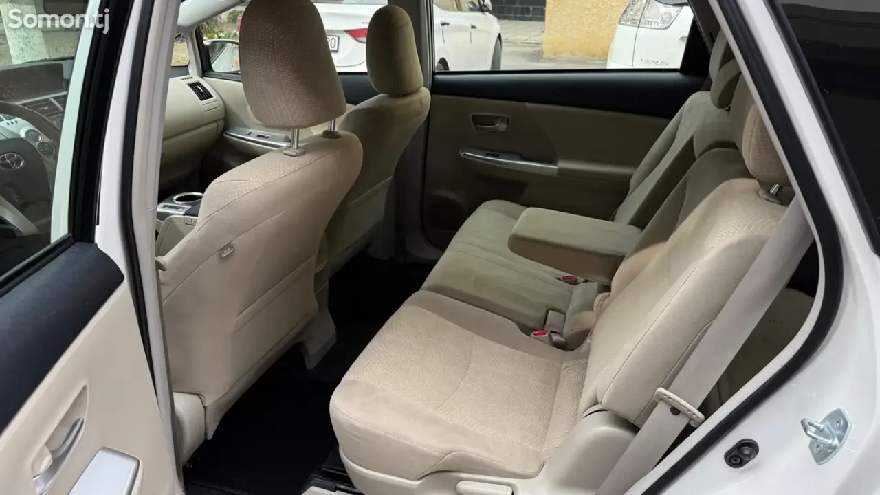 Toyota Prius 2014 · 1.8 AT