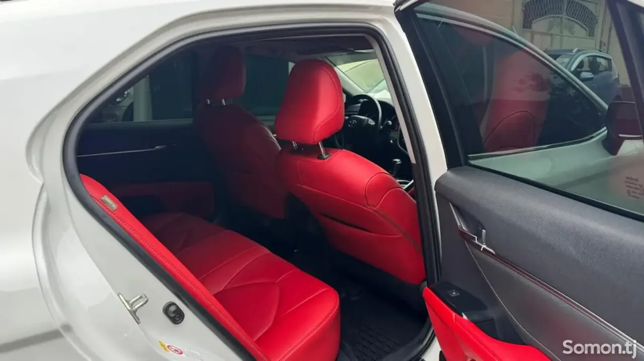 Toyota Camry 2018 · 3.5 AT