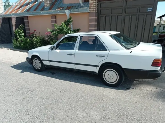 Mercedes-Benz W124 1987 · 2.5 MT