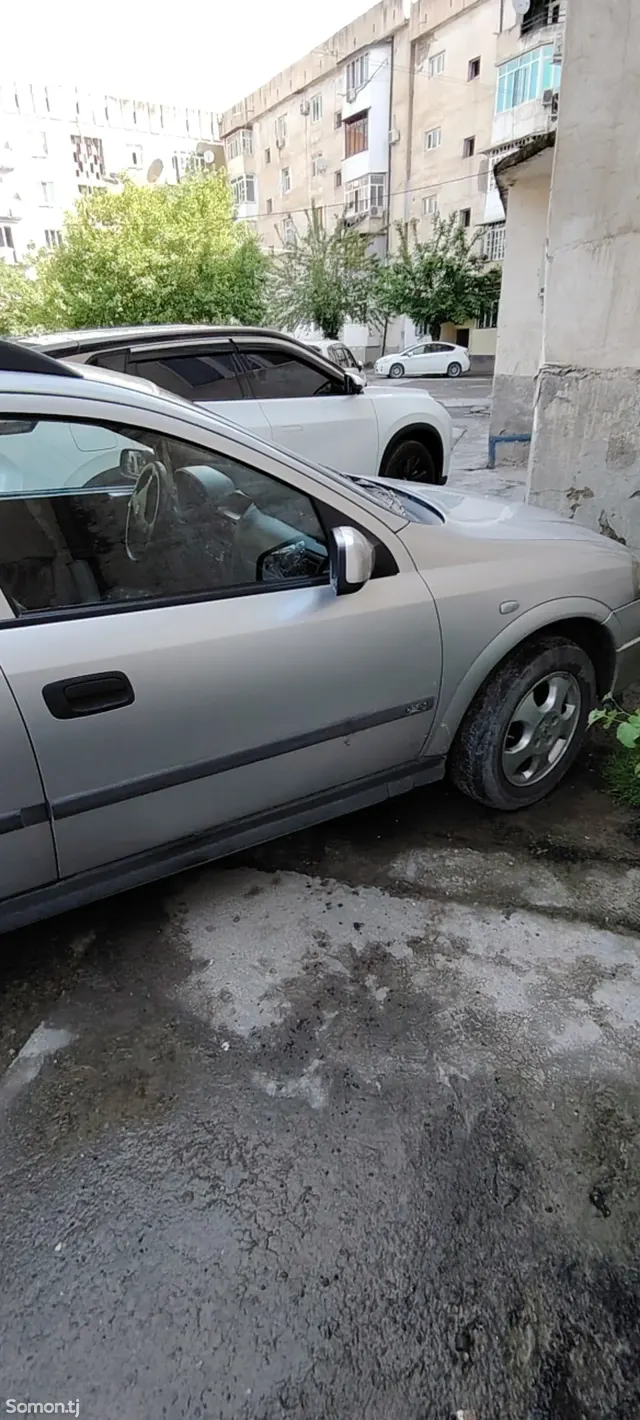 Opel Astra G 2000 · 1.6 MT