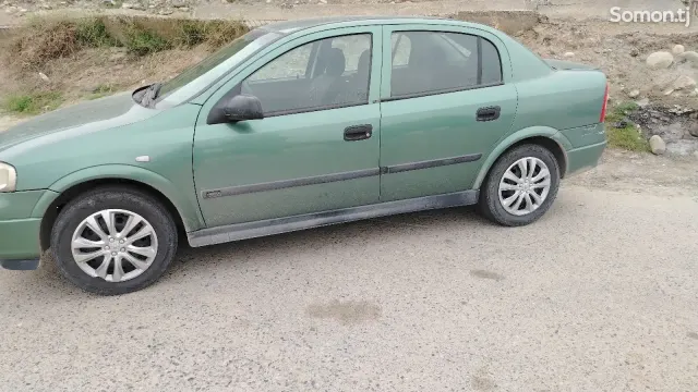 Opel Astra G 1999 · 1.6 MT