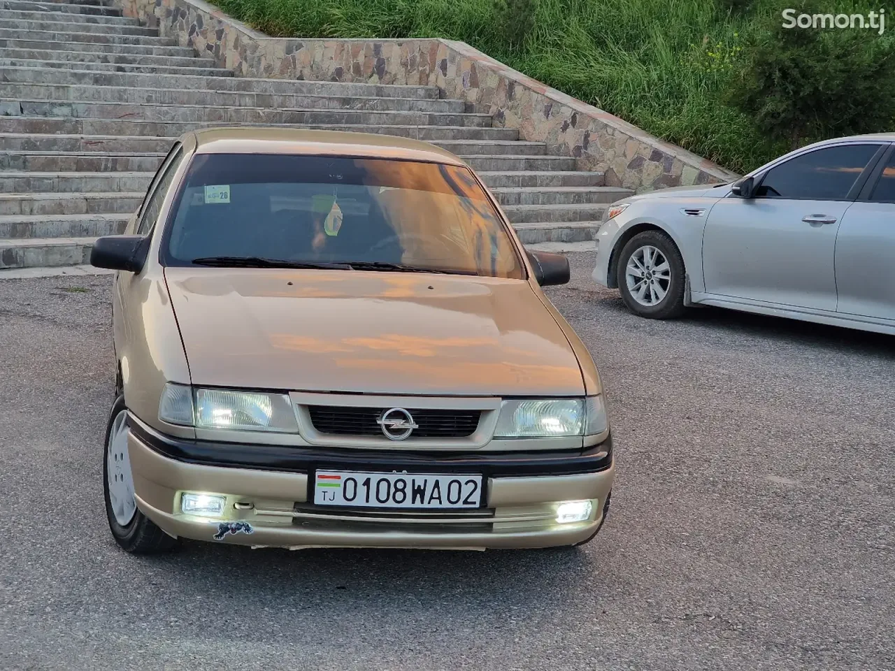Opel Vectra A 1991 · 1.6 MT