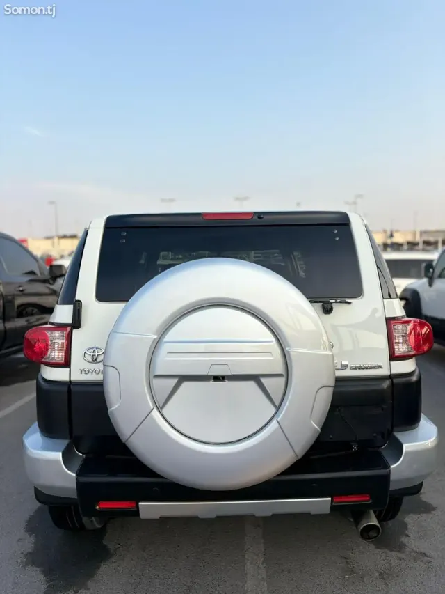 Toyota FJ Cruiser 2015 · 4.0 AT