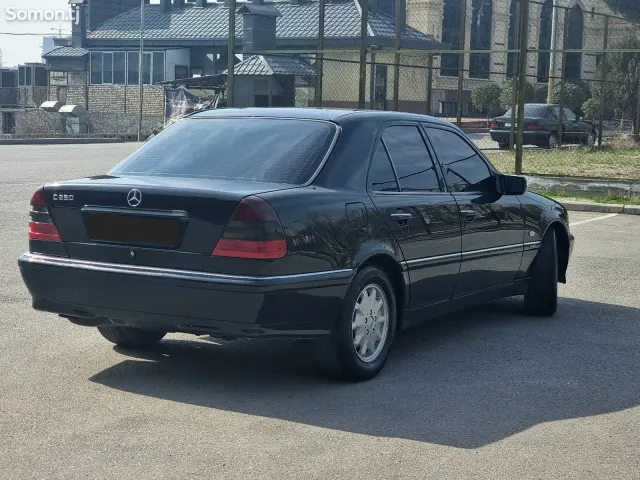 Mercedes-Benz C class 2000 · 2.0 AT
