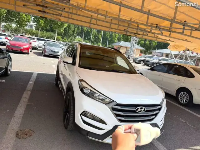 Hyundai Tucson 2016 · 1.6 AT