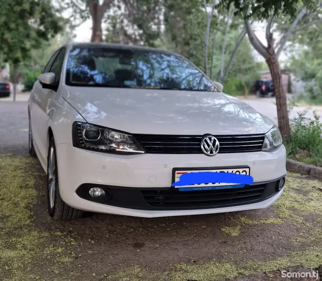 Volkswagen Jetta 2013 · 1.6 AT
