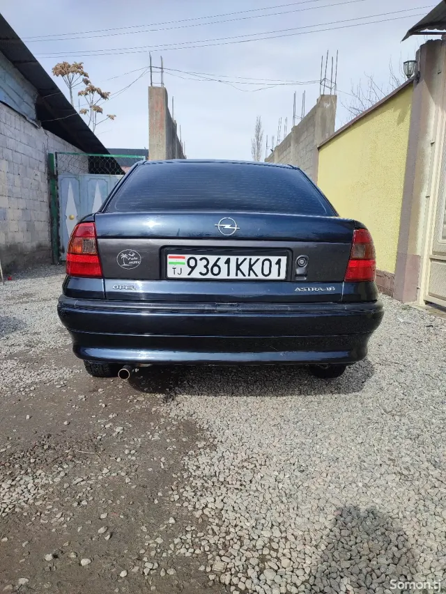 Opel Astra F 1998 · 1.6 MT