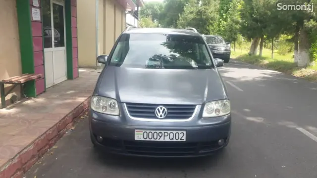 Volkswagen Touran 2008 · 1.9 MT