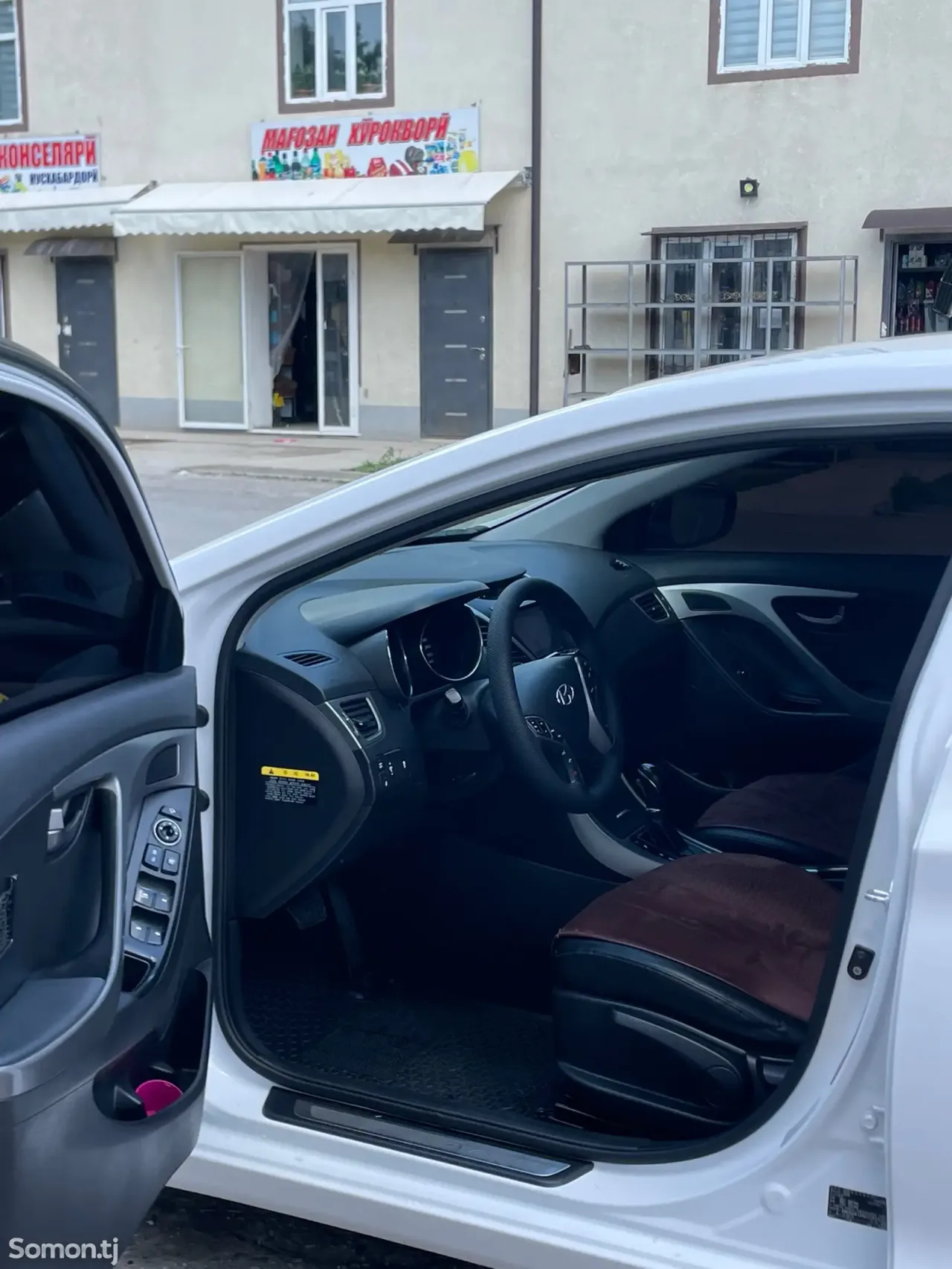 Hyundai Avante 2015 · 1.6 AT