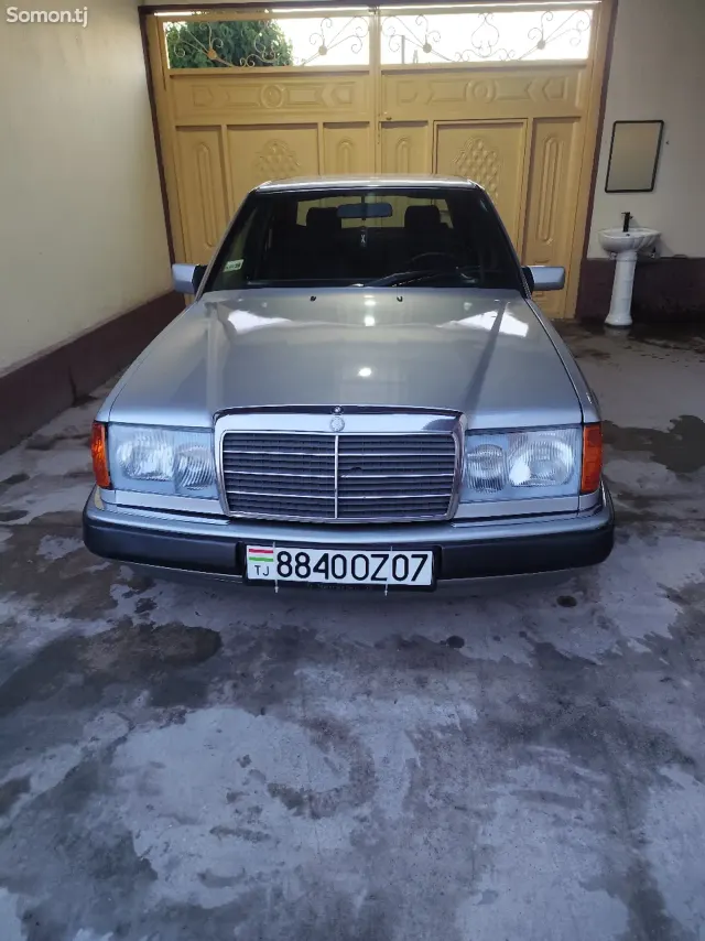 Mercedes-Benz W124 1993 · 2.5 MT