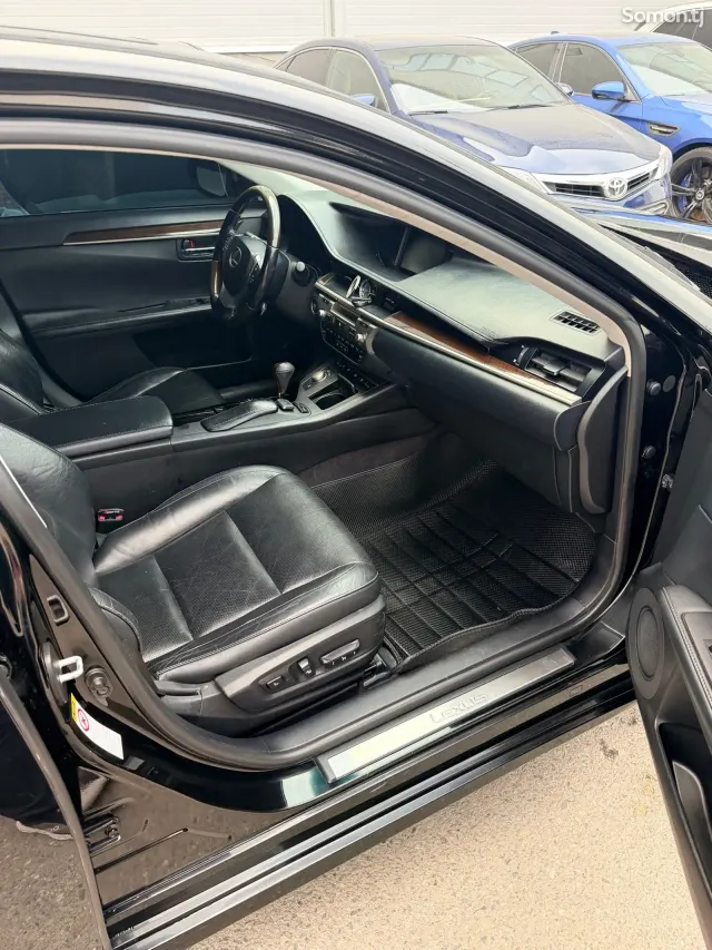 Lexus ES series 2016 · 3.5 AT