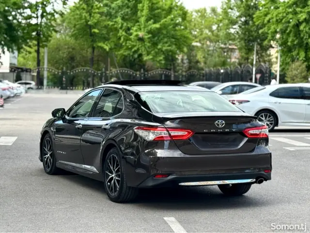 Toyota Camry 2018 · 2.5 AT