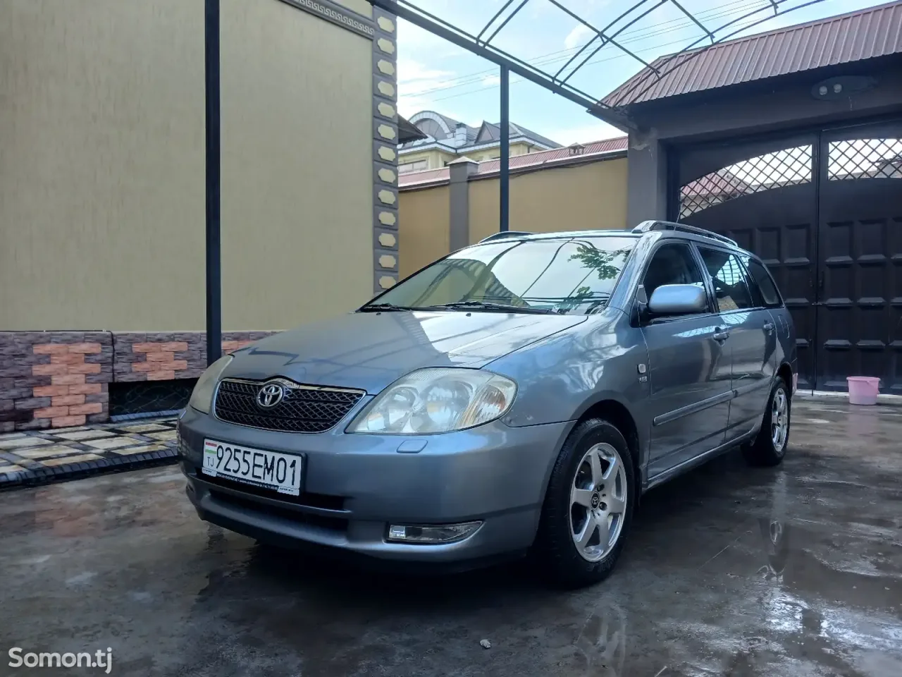 Toyota Corolla 2004 · 1.6 MT
