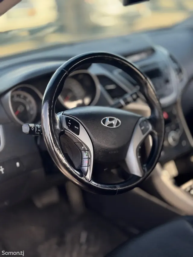 Hyundai Avante 2015 · 1.6 AT