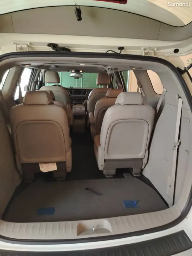 Kia Carnival 2015 · 2.2 AT