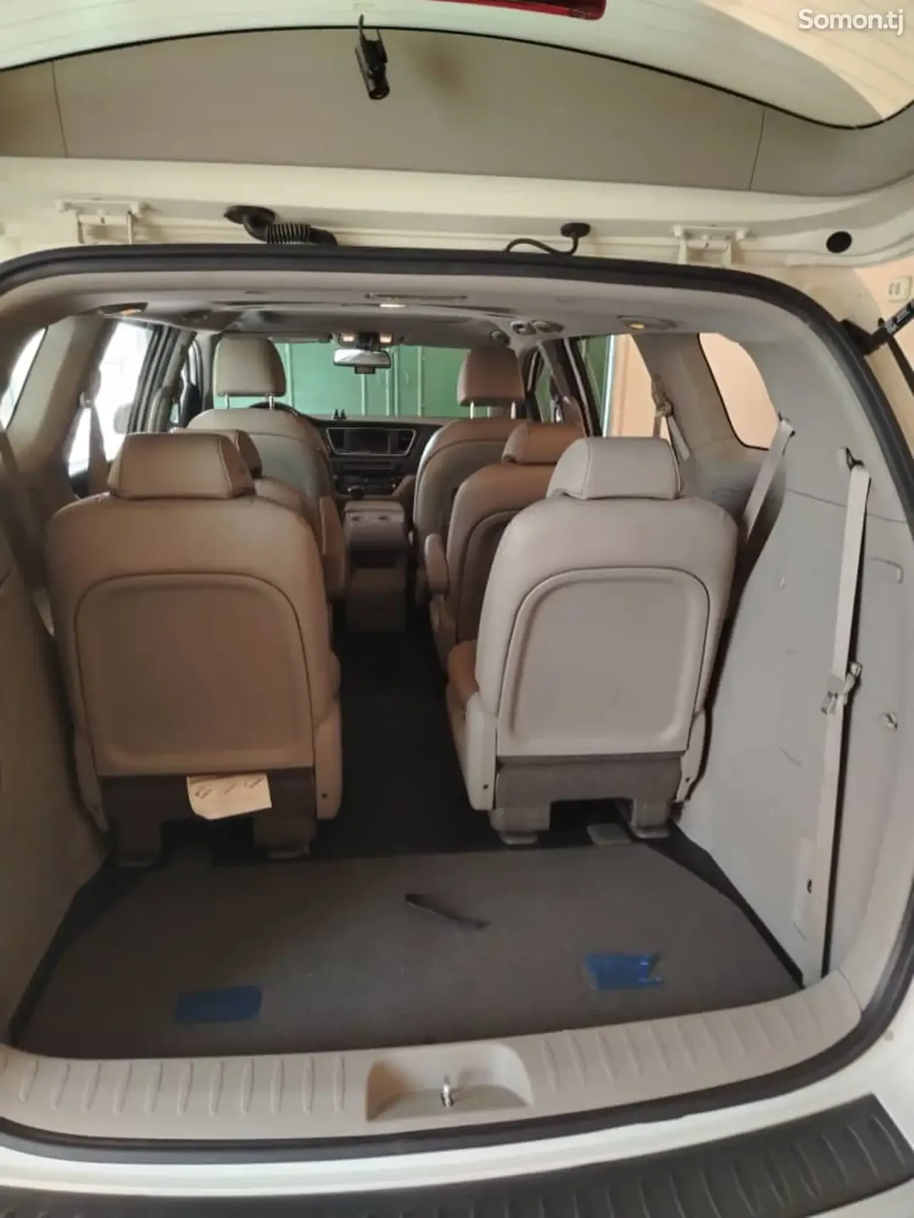 Kia Carnival 2015 · 2.2 AT