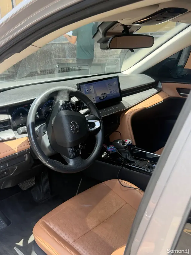 Toyota Camry 2025 · 2.0 AT