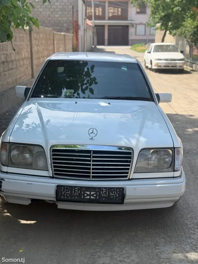 Mercedes-Benz W124 1994 · 2.0 MT