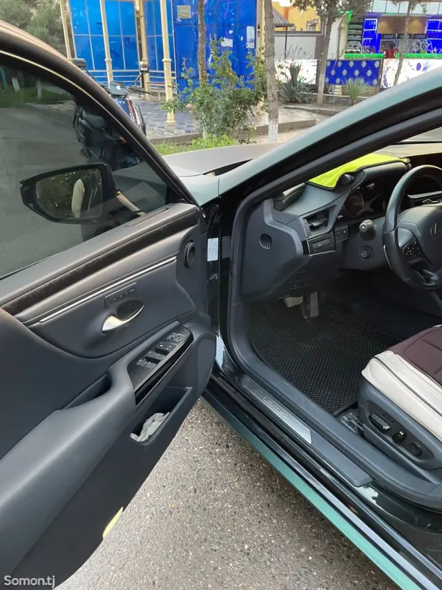 Lexus ES series 2023 · 3.0 AT