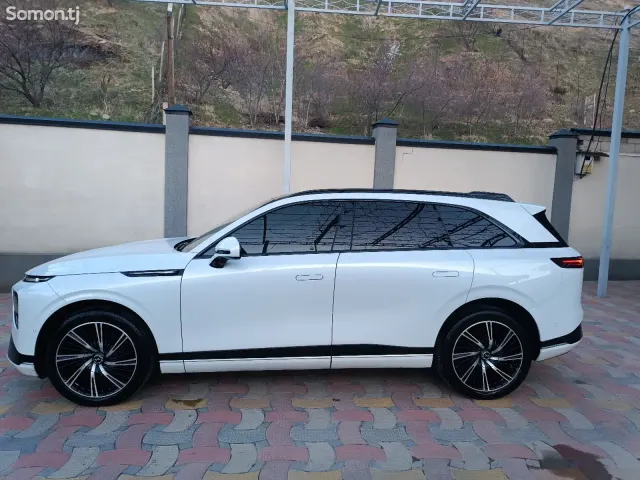 Xpeng G9 2023 · AT
