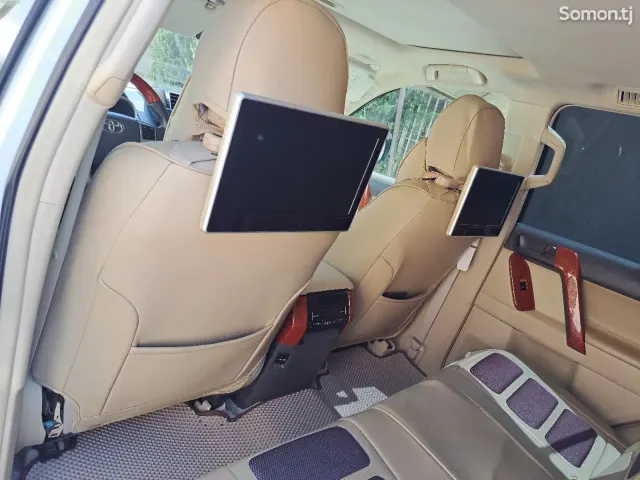 Toyota Land Cruiser Prado 2014 · 4.0 AT