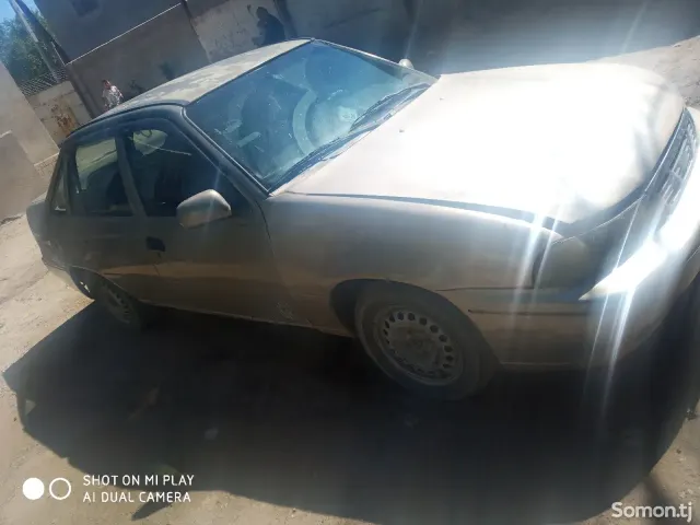 Daewoo Nexia 1996 · 1.6 MT