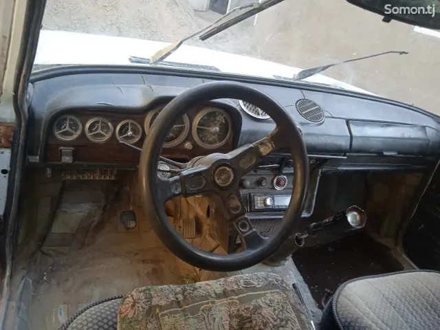 Lada (ВАЗ) 2106 1981 · 1.6 MT