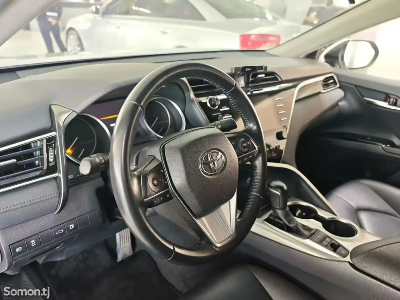 Toyota Camry 2018 · AT