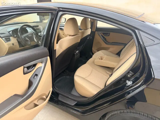 Hyundai Elantra 2011 · 1.8 AT
