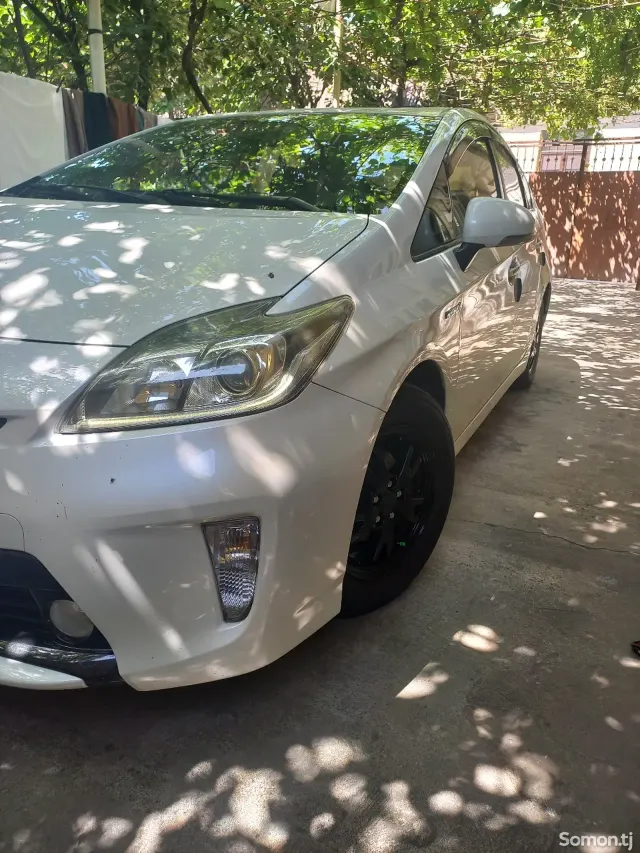 Toyota Prius 2014 · 1.8 AT