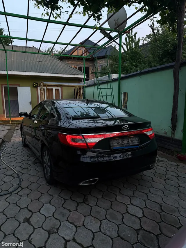 Hyundai Grandeur 2014 · 2.4 AT