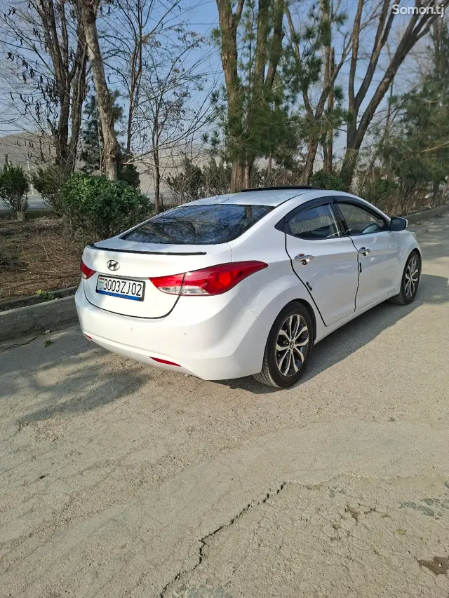 Hyundai Avante 2013 · 1.6 AT