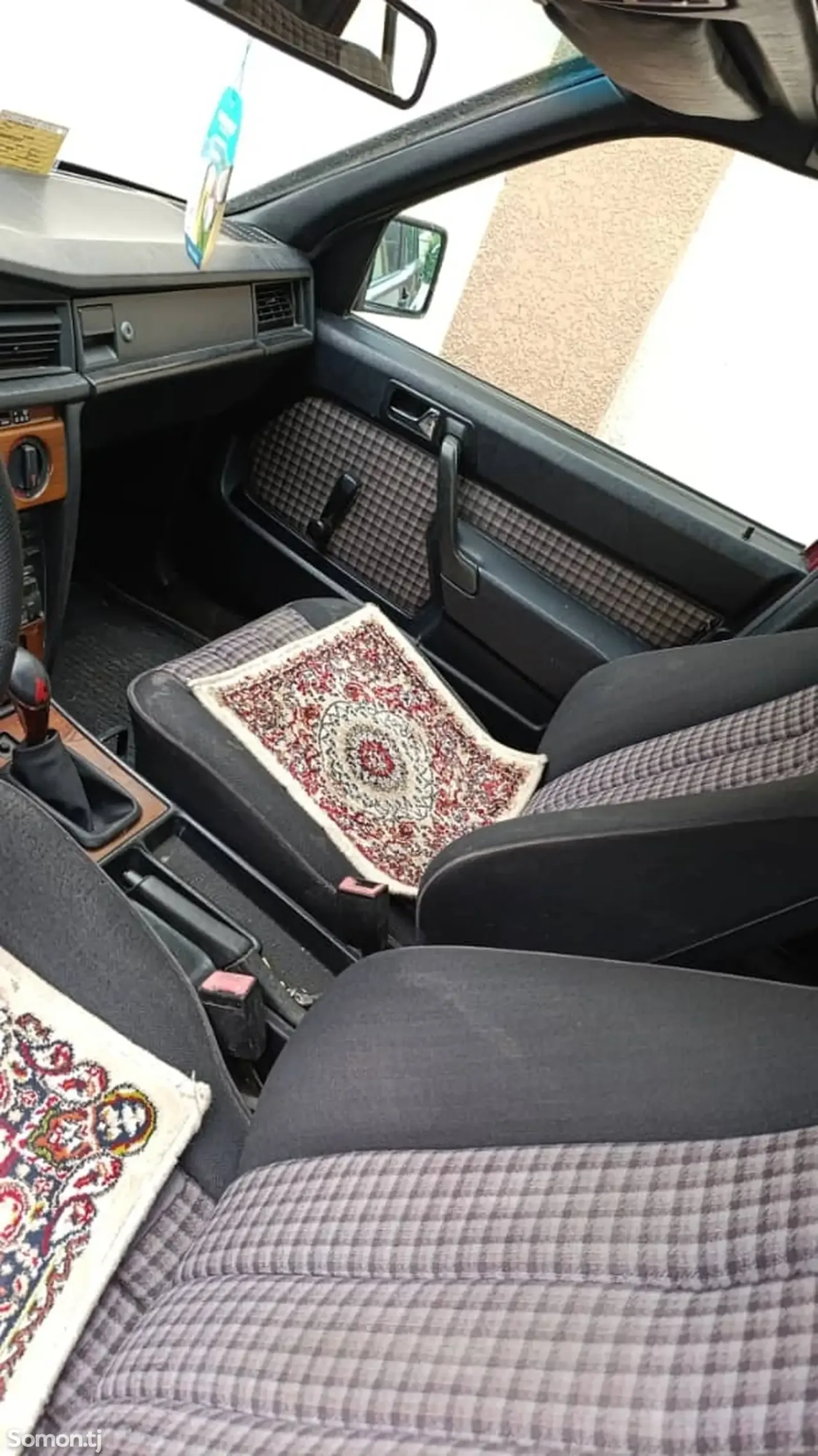 Mercedes-Benz W201 1991 · 1.8 MT