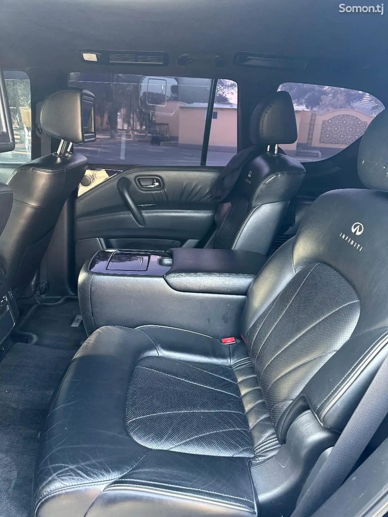 Infiniti QX series 2010 · 5.6 AT