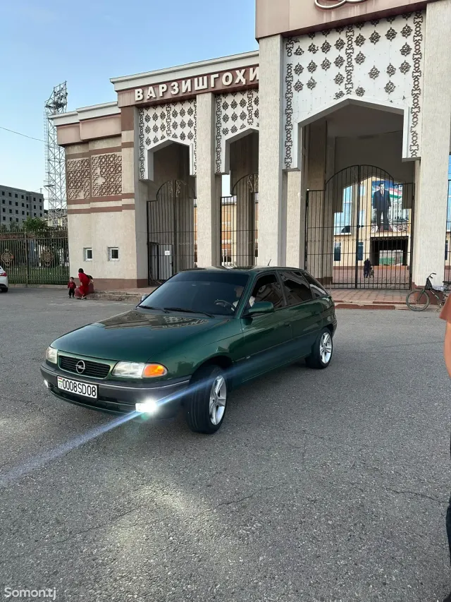 Opel Astra F 1997 · 1.6 MT