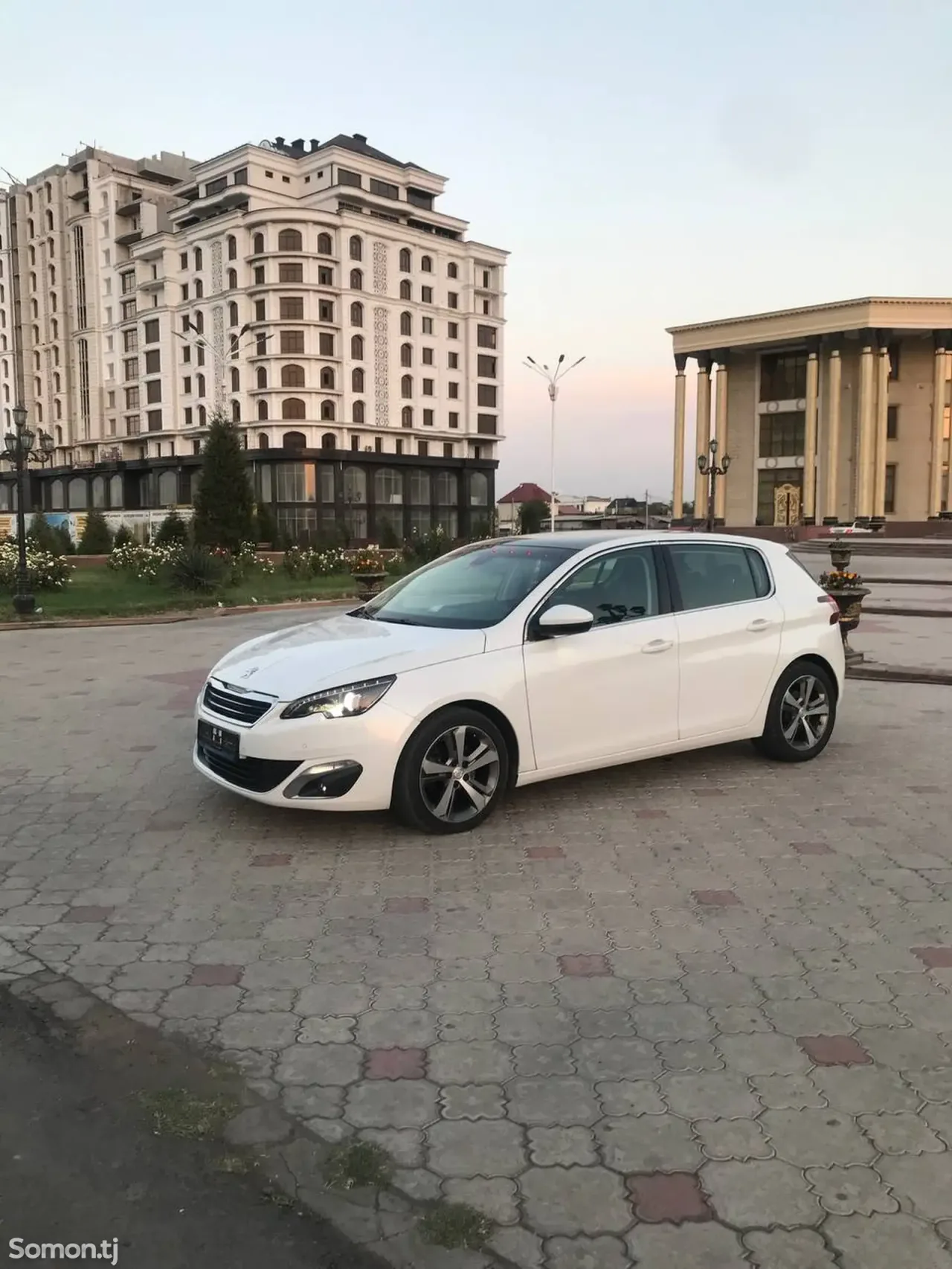 Peugeot 308 2015 · 1.6 AT