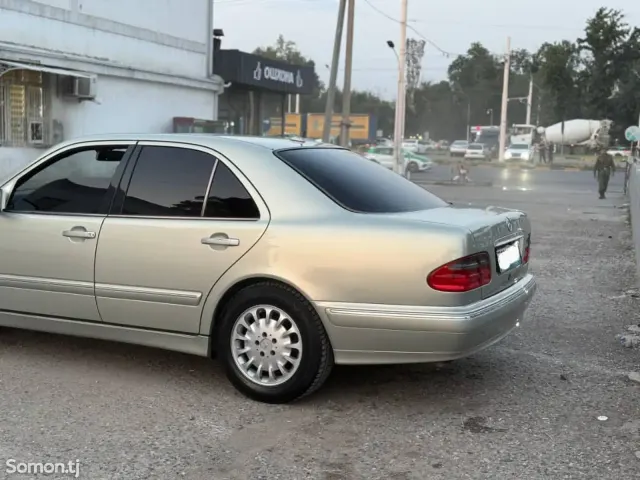Mercedes-Benz E class 2001 · 3.2 AT
