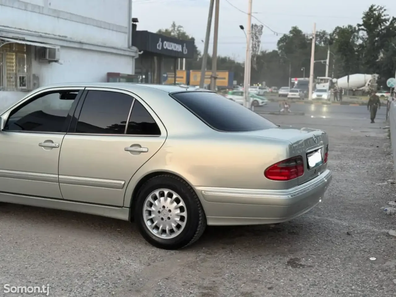 Mercedes-Benz E class 2001 · 3.2 AT