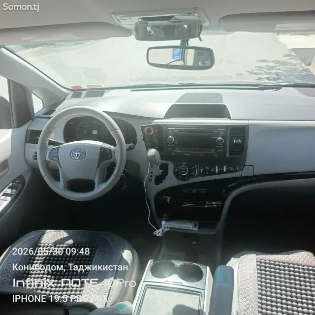 Toyota Sienna 2014 · 3.5 AT