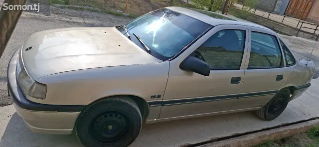 Opel Vectra A 1992 · 1.6 MT