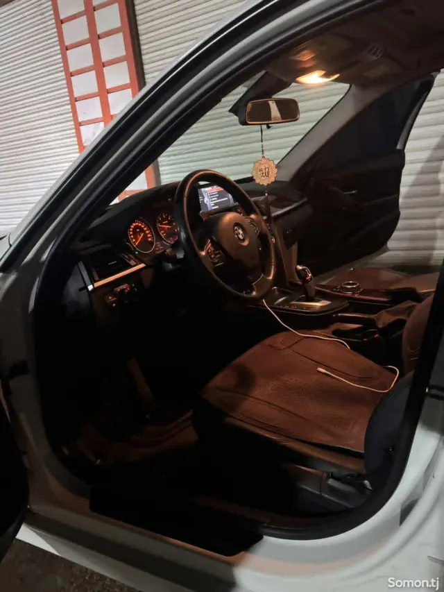 BMW 3 series 2014 · 2.0 AT