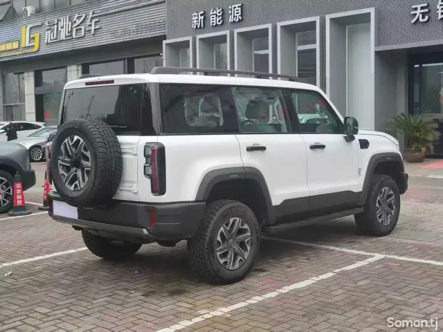 BAIC BJ40 2025 · AT