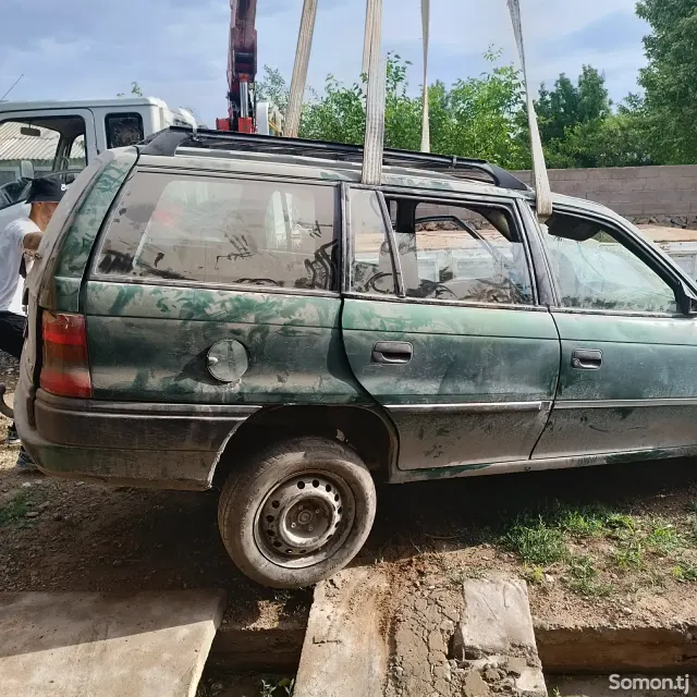Opel Astra F 1993 · 1.6 MT