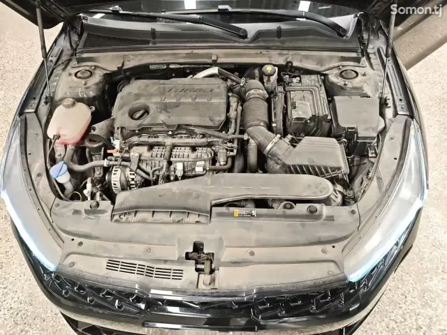 Kia K5 2022 · 2.0 AT