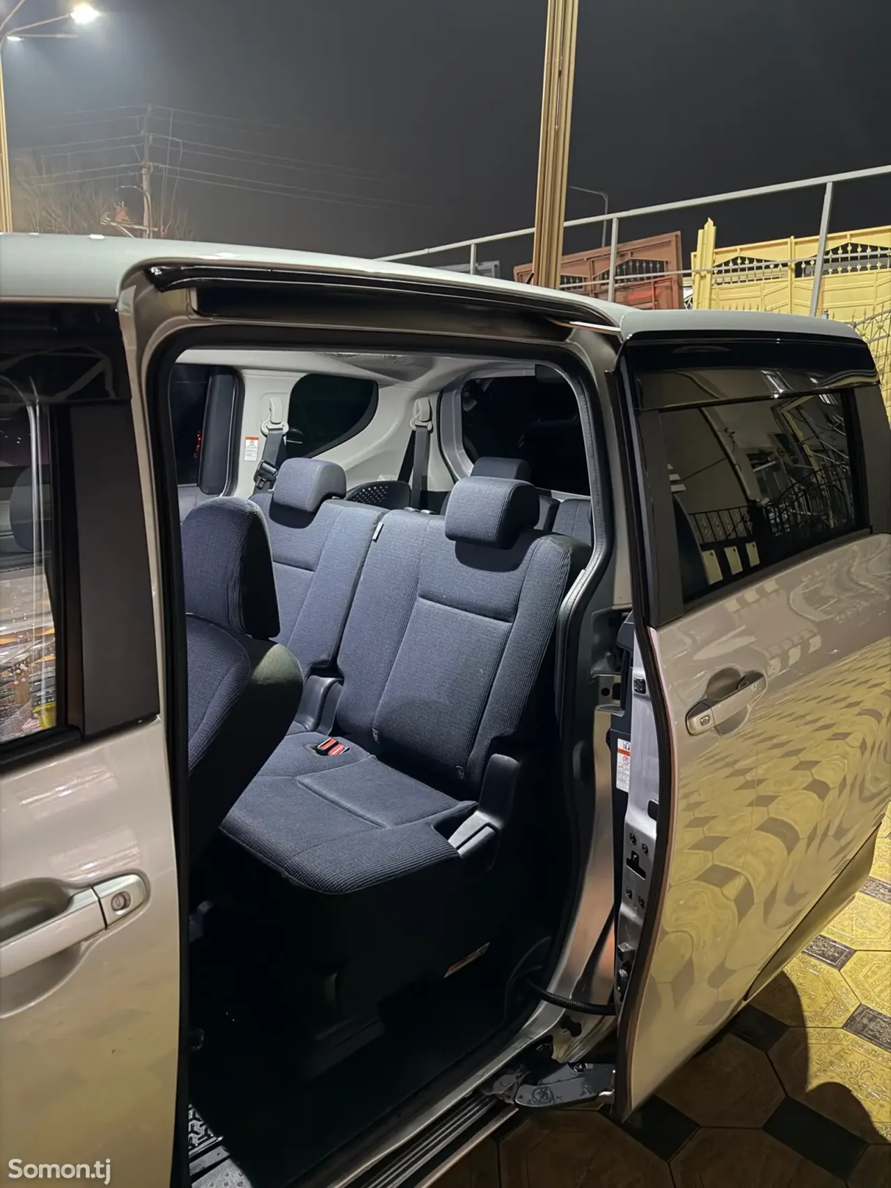 Toyota Sienta 2015 · 1.5 AT