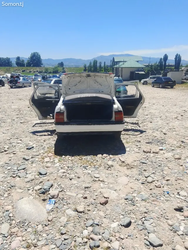 Opel Vectra A 1992 · 1.8 MT