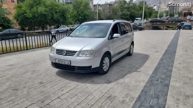 Volkswagen Touran 2006 · 1.6 AT