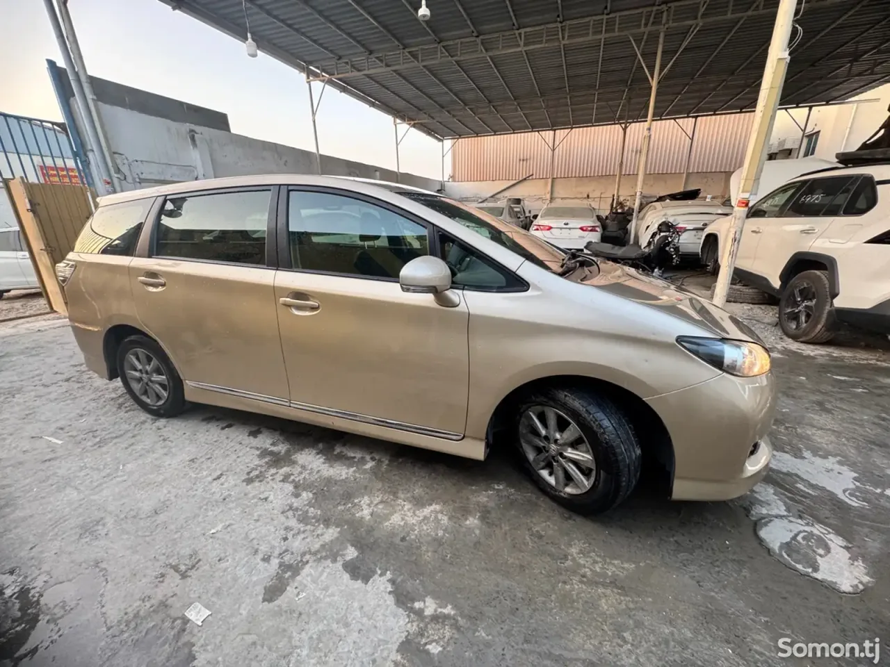 Toyota Wish 2015 · 1.8 AT