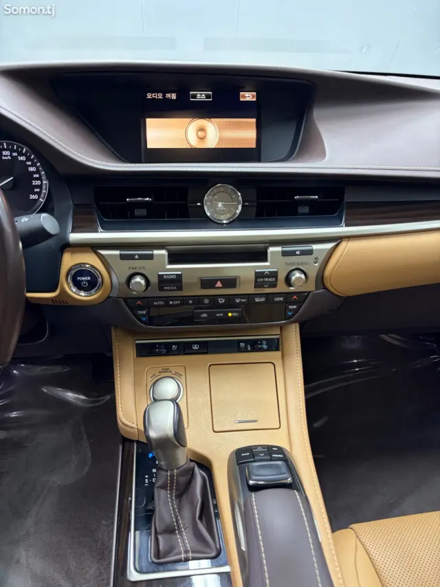Lexus ES series 2017 · 2.5 AT